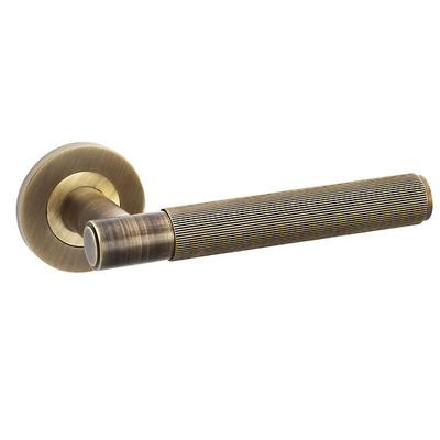 Alexander & Wilks Spitfire Reeded Door Handles On Round Rose, Antique Brass - AW222AB (sold in pairs) ANTIQUE BRASS