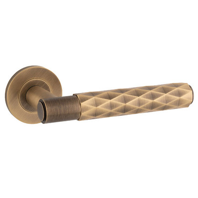 Alexander & Wilks Diamond Cut Spitfire Door Handles On Round Rose, Antique Brass - AW226AB (sold in pairs) ANTIQUE BRASS
